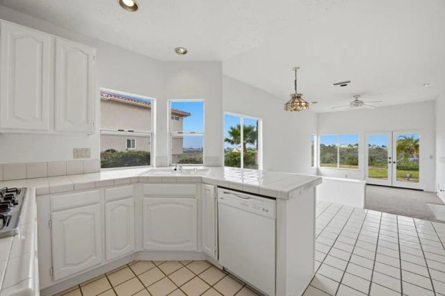 4425 Sunnyhill Drive, Carlsbad, CA 92008