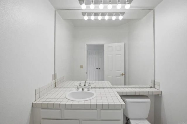 4425 Sunnyhill Drive, Carlsbad, CA 92008