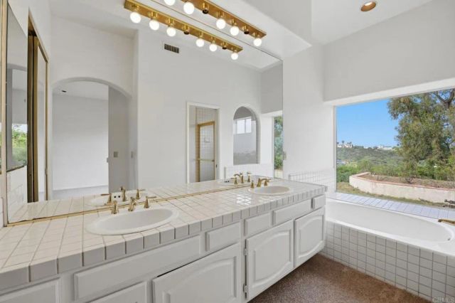 4425 Sunnyhill Drive, Carlsbad, CA 92008