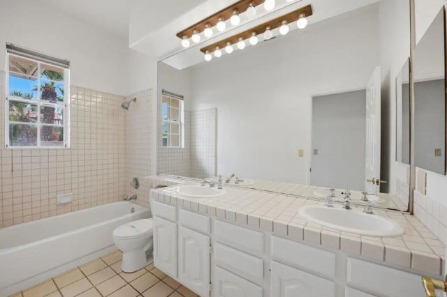 4425 Sunnyhill Drive, Carlsbad, CA 92008