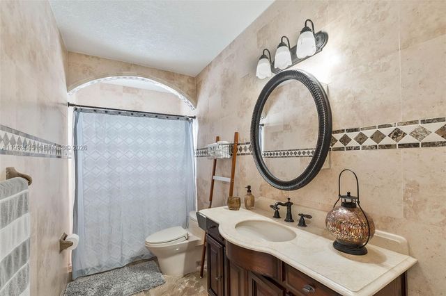 17420 SW 84th Ct, Palmetto Bay, FL 33157