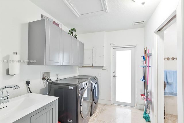 17420 SW 84th Ct, Palmetto Bay, FL 33157