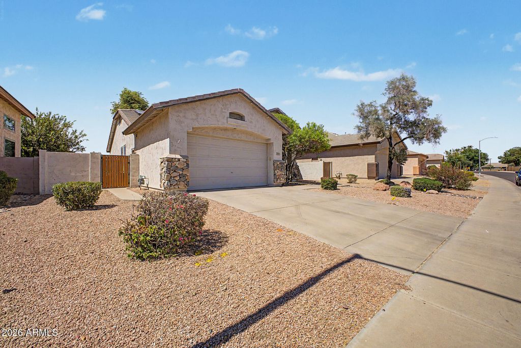 Image 1 of property listing at 6526 W ORAIBI Drive, Glendale, AZ 85308