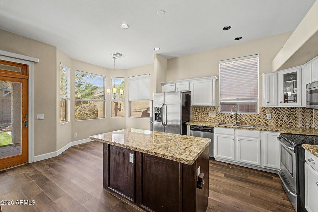 Image 14 of property listing at 6526 W ORAIBI Drive, Glendale, AZ 85308