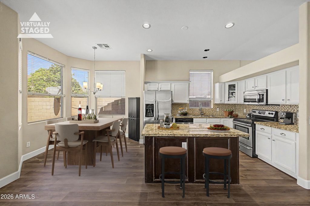 Image 15 of property listing at 6526 W ORAIBI Drive, Glendale, AZ 85308