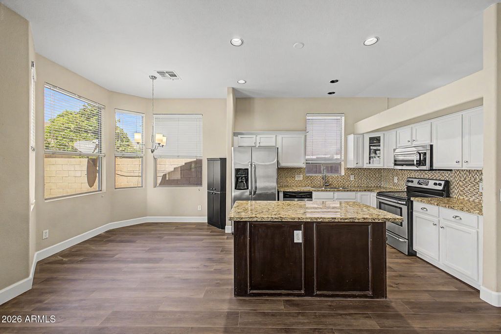 Image 16 of property listing at 6526 W ORAIBI Drive, Glendale, AZ 85308