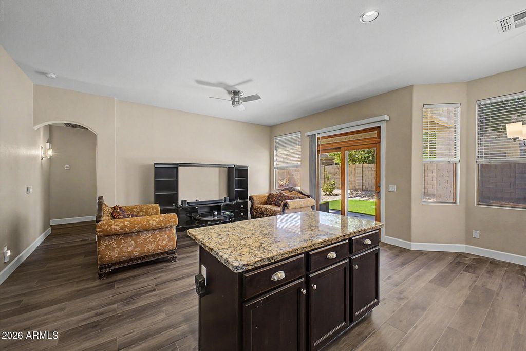 Image 18 of property listing at 6526 W ORAIBI Drive, Glendale, AZ 85308