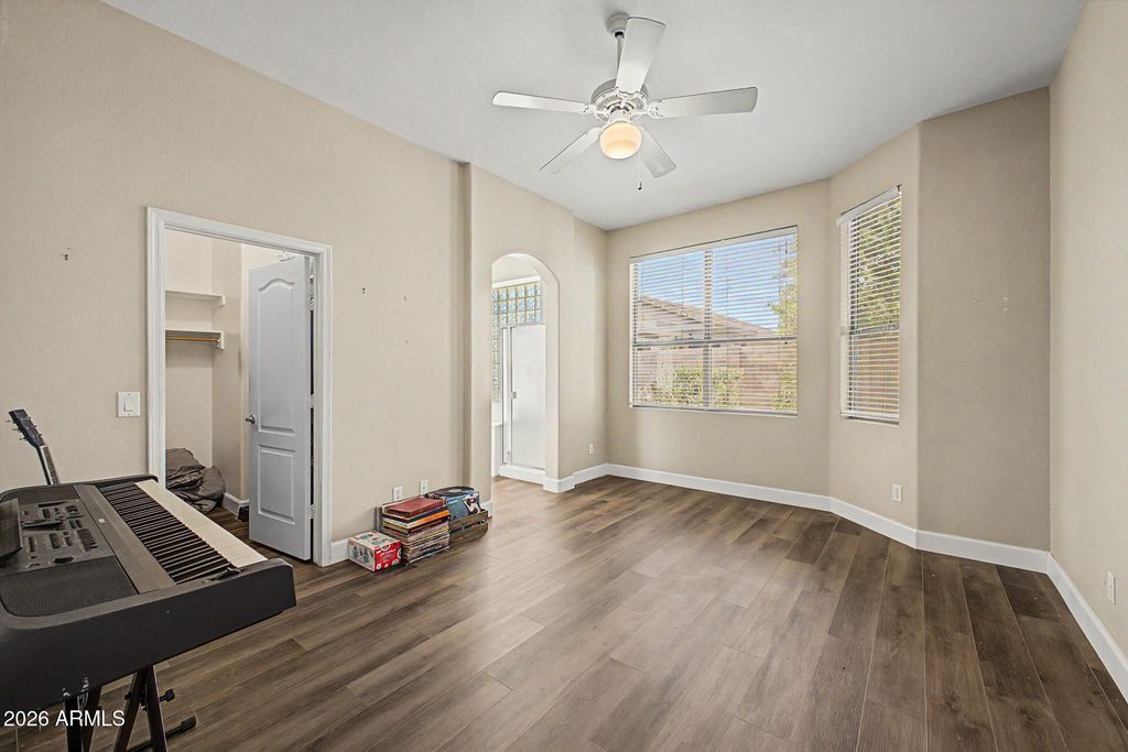 Image 19 of property listing at 6526 W ORAIBI Drive, Glendale, AZ 85308