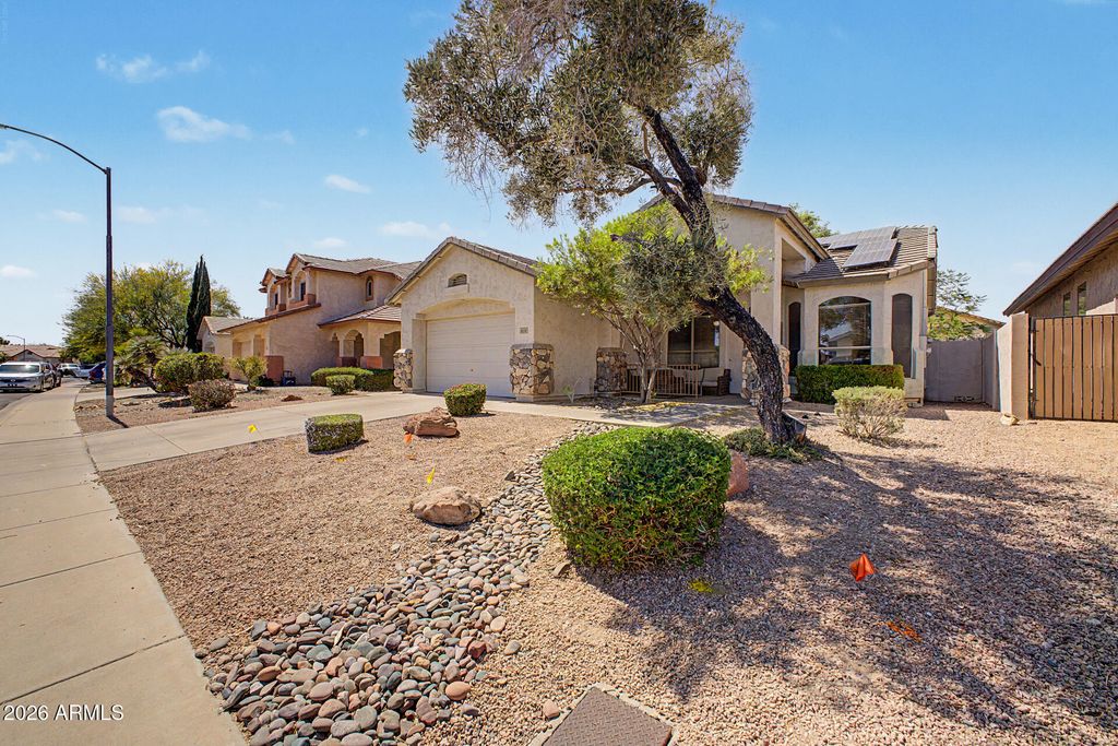 Image 2 of property listing at 6526 W ORAIBI Drive, Glendale, AZ 85308