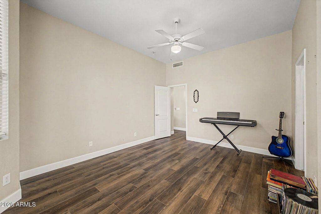 Image 20 of property listing at 6526 W ORAIBI Drive, Glendale, AZ 85308