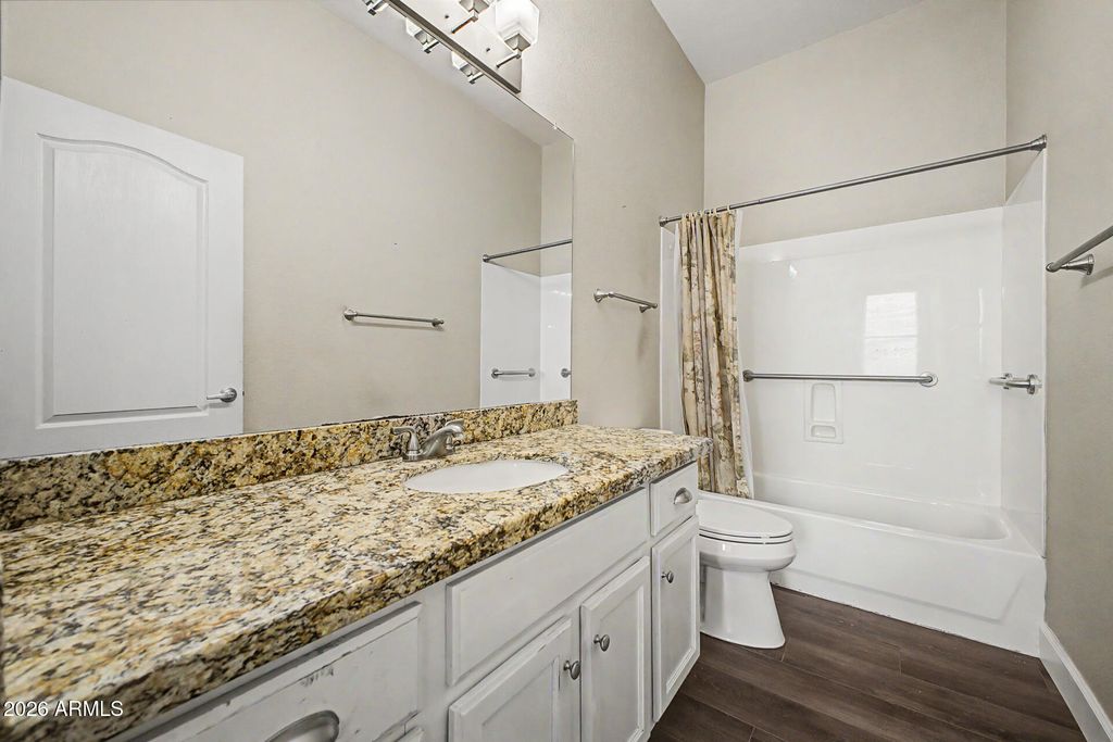 Image 25 of property listing at 6526 W ORAIBI Drive, Glendale, AZ 85308