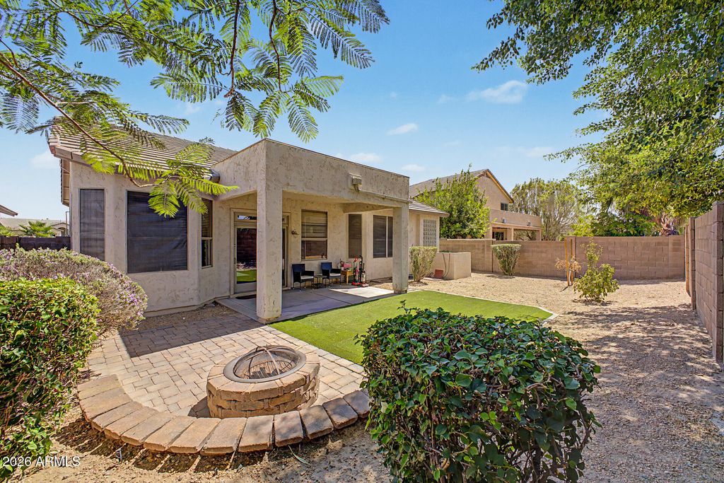 Image 28 of property listing at 6526 W ORAIBI Drive, Glendale, AZ 85308