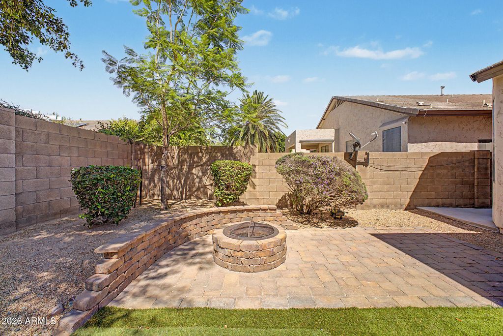Image 29 of property listing at 6526 W ORAIBI Drive, Glendale, AZ 85308