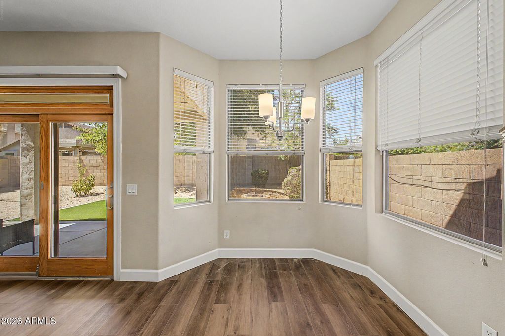 Image 9 of property listing at 6526 W ORAIBI Drive, Glendale, AZ 85308