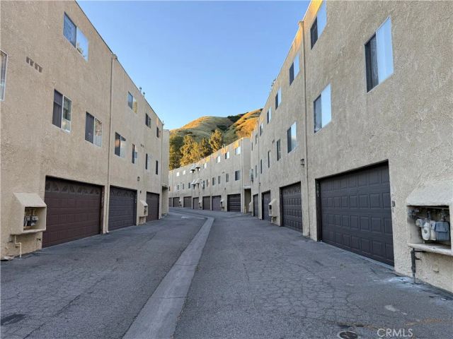 9702 Via Roma, Burbank, CA 91504