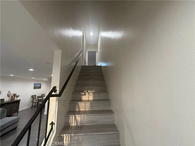9702 Via Roma, Burbank, CA 91504