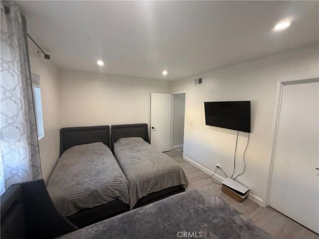 9702 Via Roma, Burbank, CA 91504