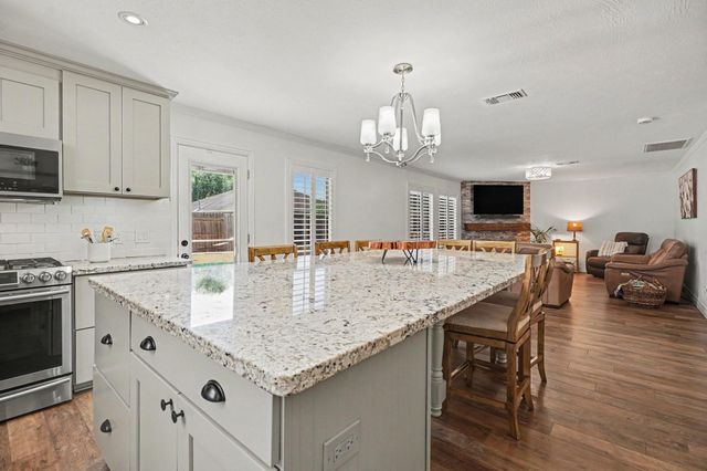 2890 Colony Cone Cir, Dickinson, TX 77539