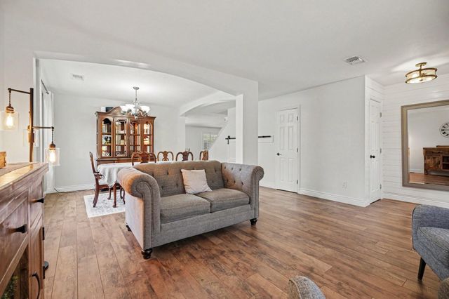 2890 Colony Cone Cir, Dickinson, TX 77539