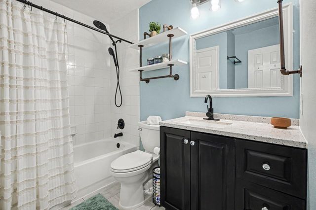 2890 Colony Cone Cir, Dickinson, TX 77539