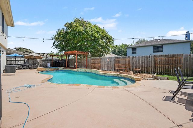 2890 Colony Cone Cir, Dickinson, TX 77539