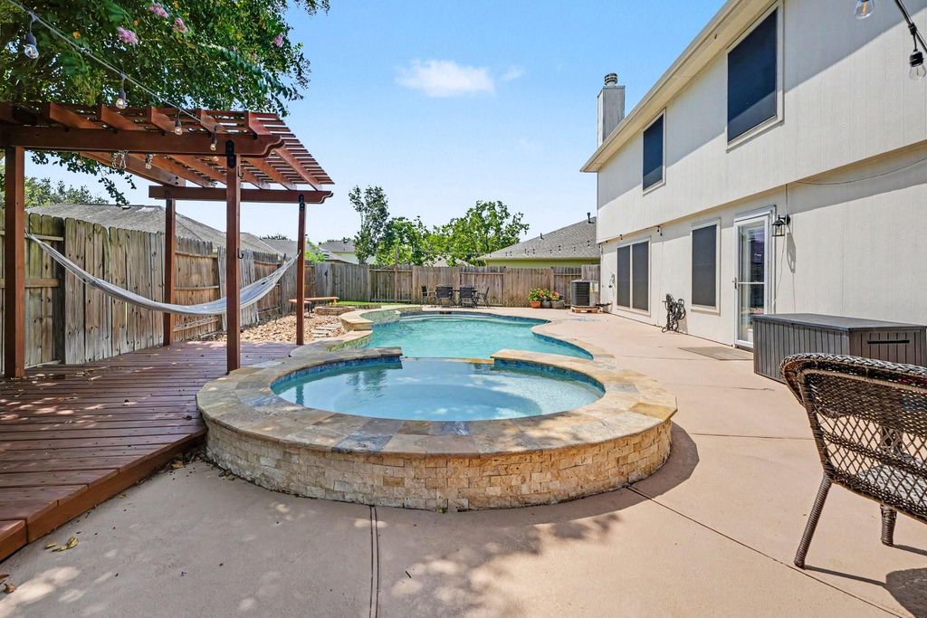 2890 Colony Cone Cir, Dickinson, TX 77539