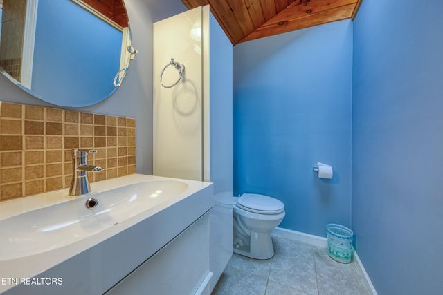 2000 Shangri La Drive, Knoxville, TN 37914