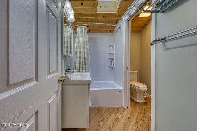 2000 Shangri La Drive, Knoxville, TN 37914