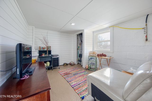 2000 Shangri La Drive, Knoxville, TN 37914