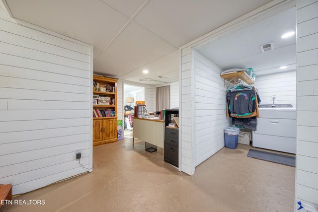 2000 Shangri La Drive, Knoxville, TN 37914