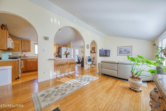 2000 Shangri La Drive, Knoxville, TN 37914