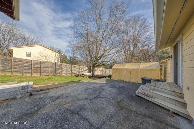 2000 Shangri La Drive, Knoxville, TN 37914