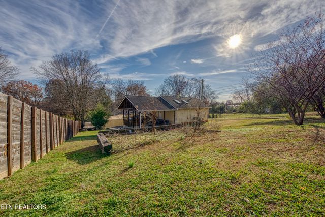 2000 Shangri La Drive, Knoxville, TN 37914