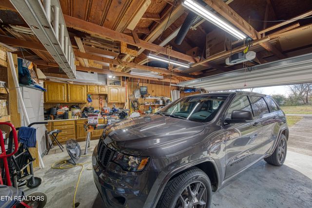 2000 Shangri La Drive, Knoxville, TN 37914