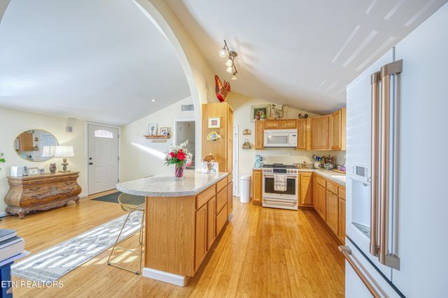 2000 Shangri La Drive, Knoxville, TN 37914