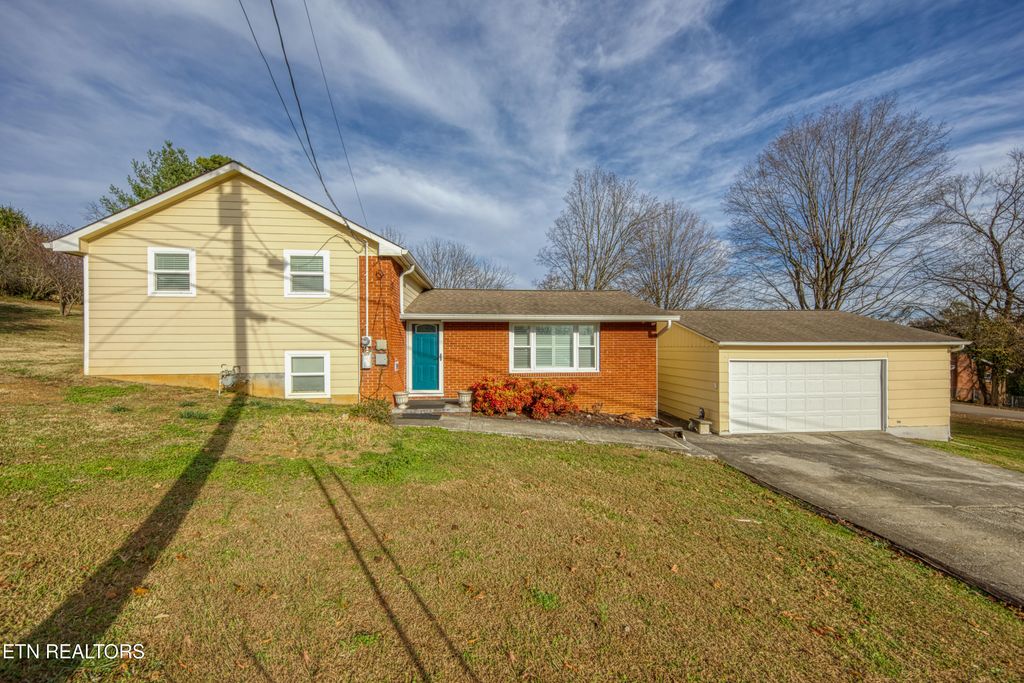 2000 Shangri La Drive, Knoxville, TN 37914