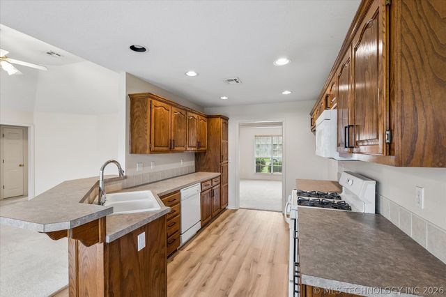 4611 S 200th East Avenue, Broken Arrow, OK 74014