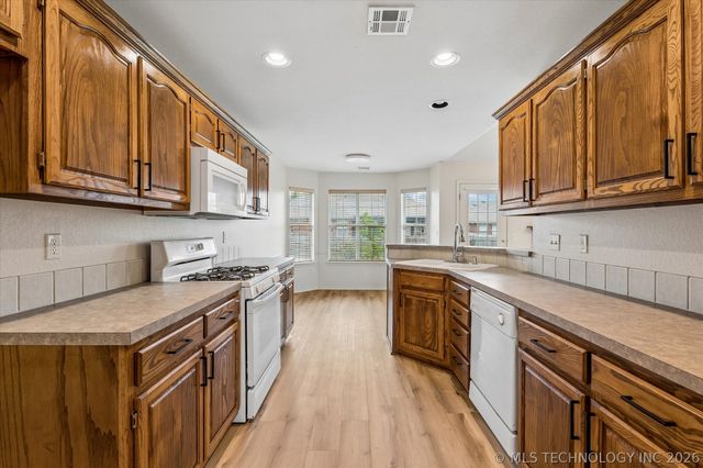 4611 S 200th East Avenue, Broken Arrow, OK 74014