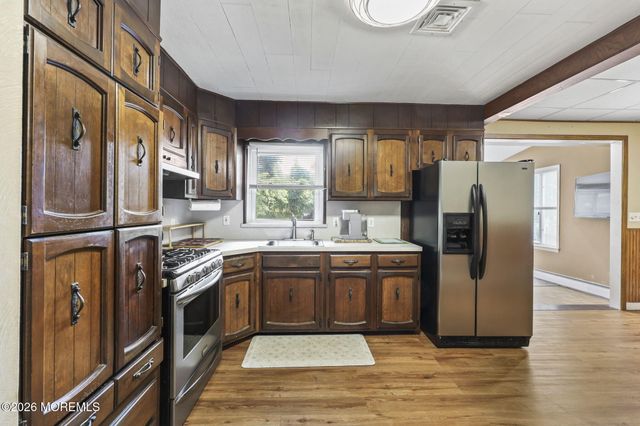 39 Virginia Terrace, Red Bank, NJ 07701