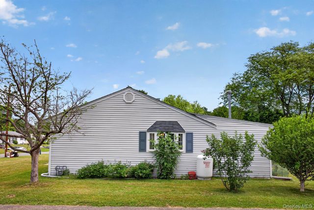 20 Hudson Drive, New Windsor, NY 12553