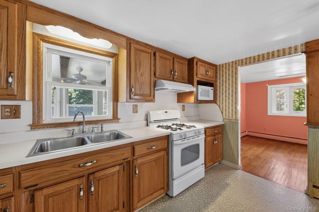 20 Hudson Drive, New Windsor, NY 12553