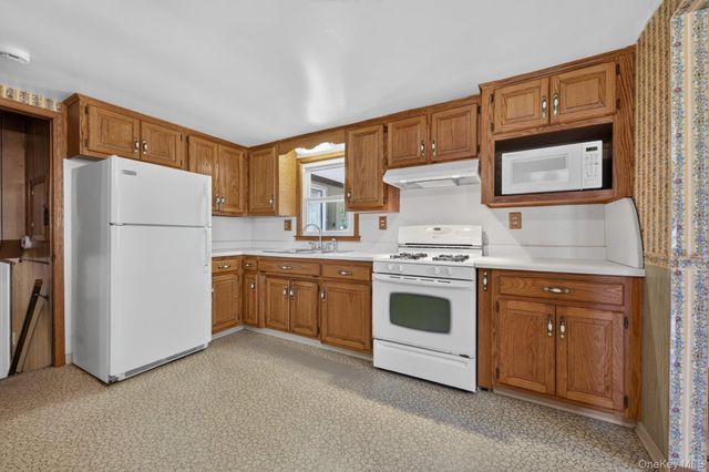 20 Hudson Drive, New Windsor, NY 12553
