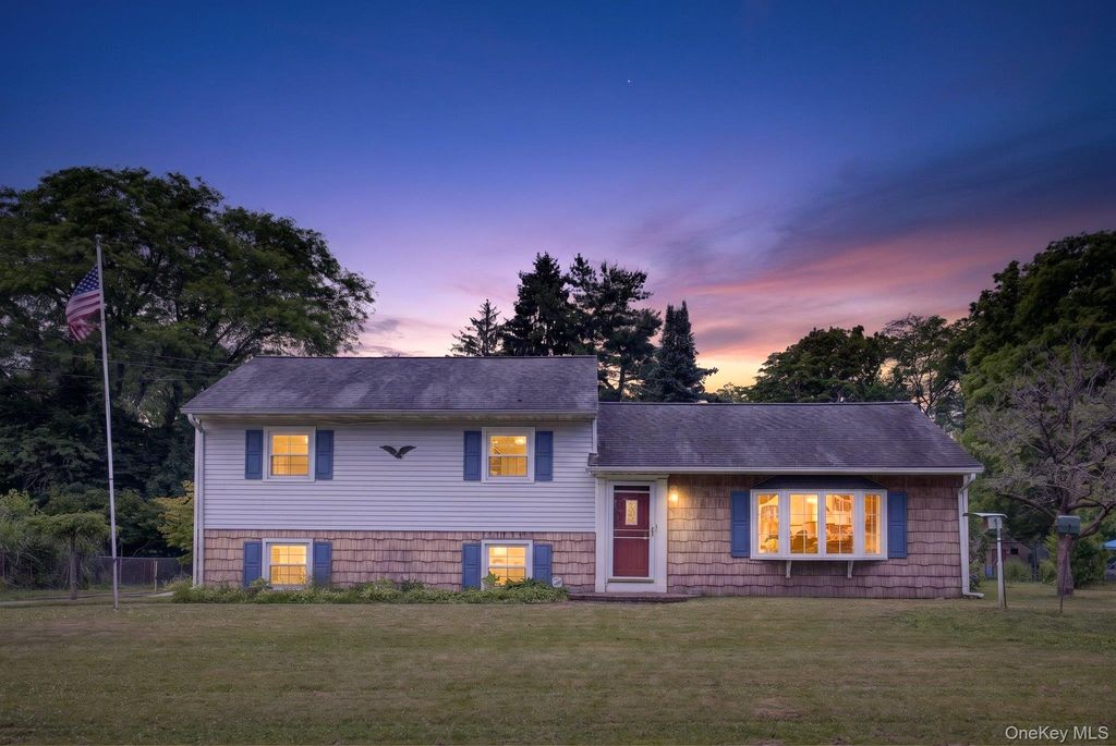 20 Hudson Drive, New Windsor, NY 12553