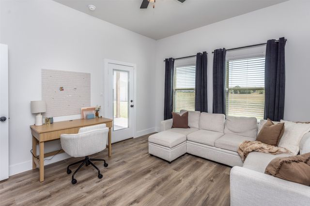 24 Dove Landing, Valley View, TX 76272