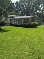 7908 Windsor Street, Prairie Village, KS 66208