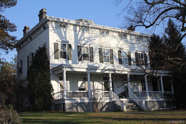 29 Center Drive, Douglaston, NY 11363