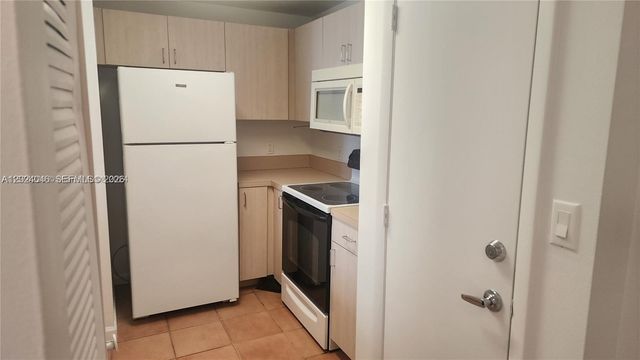 185 SE 14th Ter 1609, Miami, FL 33131