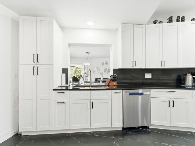 142 BARRINGTON DRIVE, Brandon, FL 33511