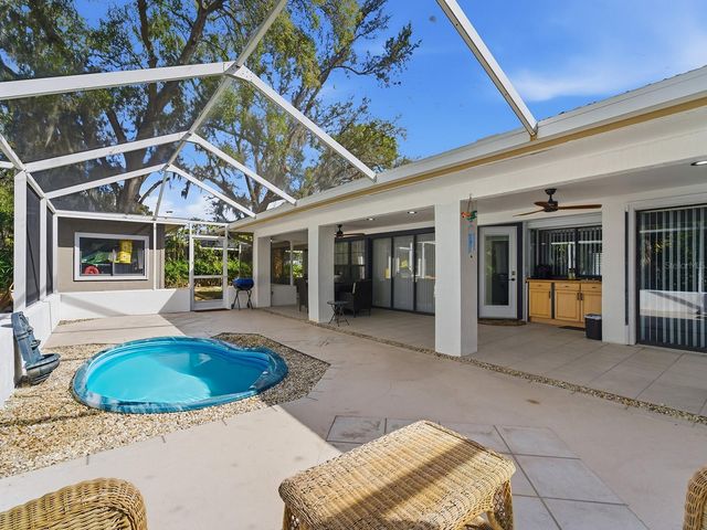 142 BARRINGTON DRIVE, Brandon, FL 33511