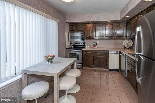 12 CAMERON CT, Princeton, NJ 08540